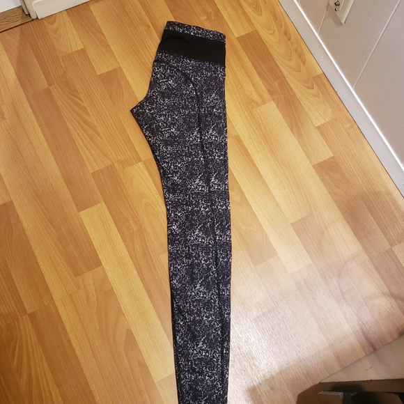 Lululemon Rocky Road Leggings Size 4 - Picture 2 of 4